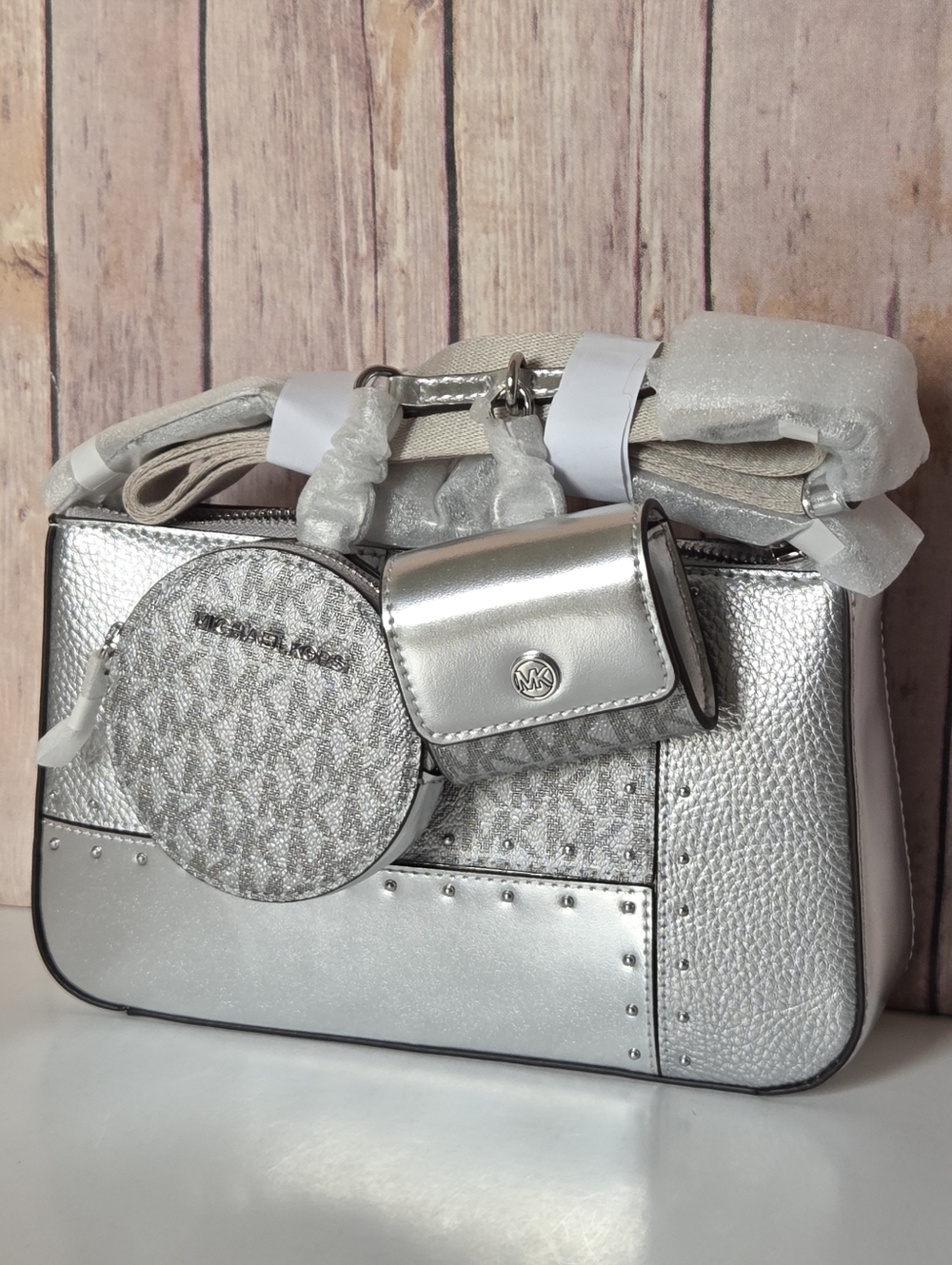 MICHAEL Michael Kors Metallic Crossbody Bag with Round Pouch & Ipod Case NWT - Picture 3 of 16